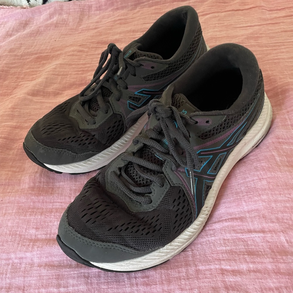 Asics Running Shoes / SZ 8